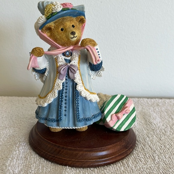 Bear figurines - Picture 1 of 5